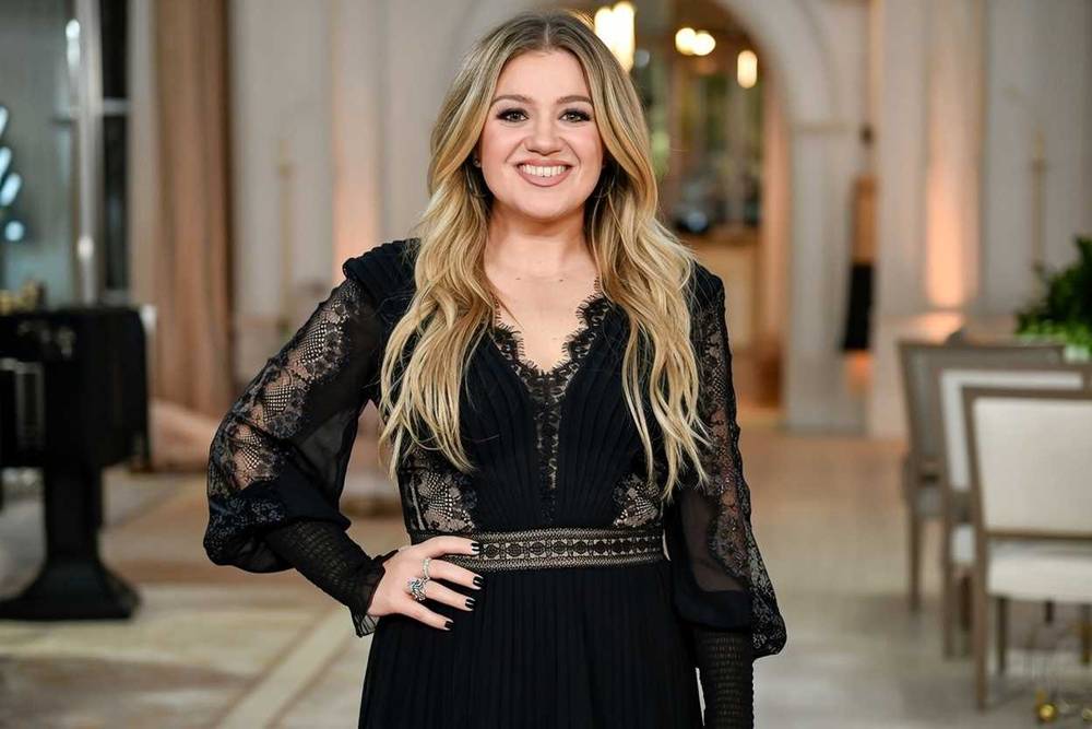 Kelly Clarkson: A Powerful Voice, A Strong Woman, A New Chapter 2 Kelly Clarkson portrait