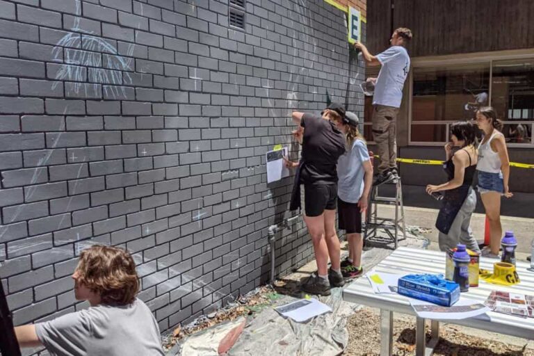 The ultimate guide to graffiti workshops: art, technique, and creative collaboration
